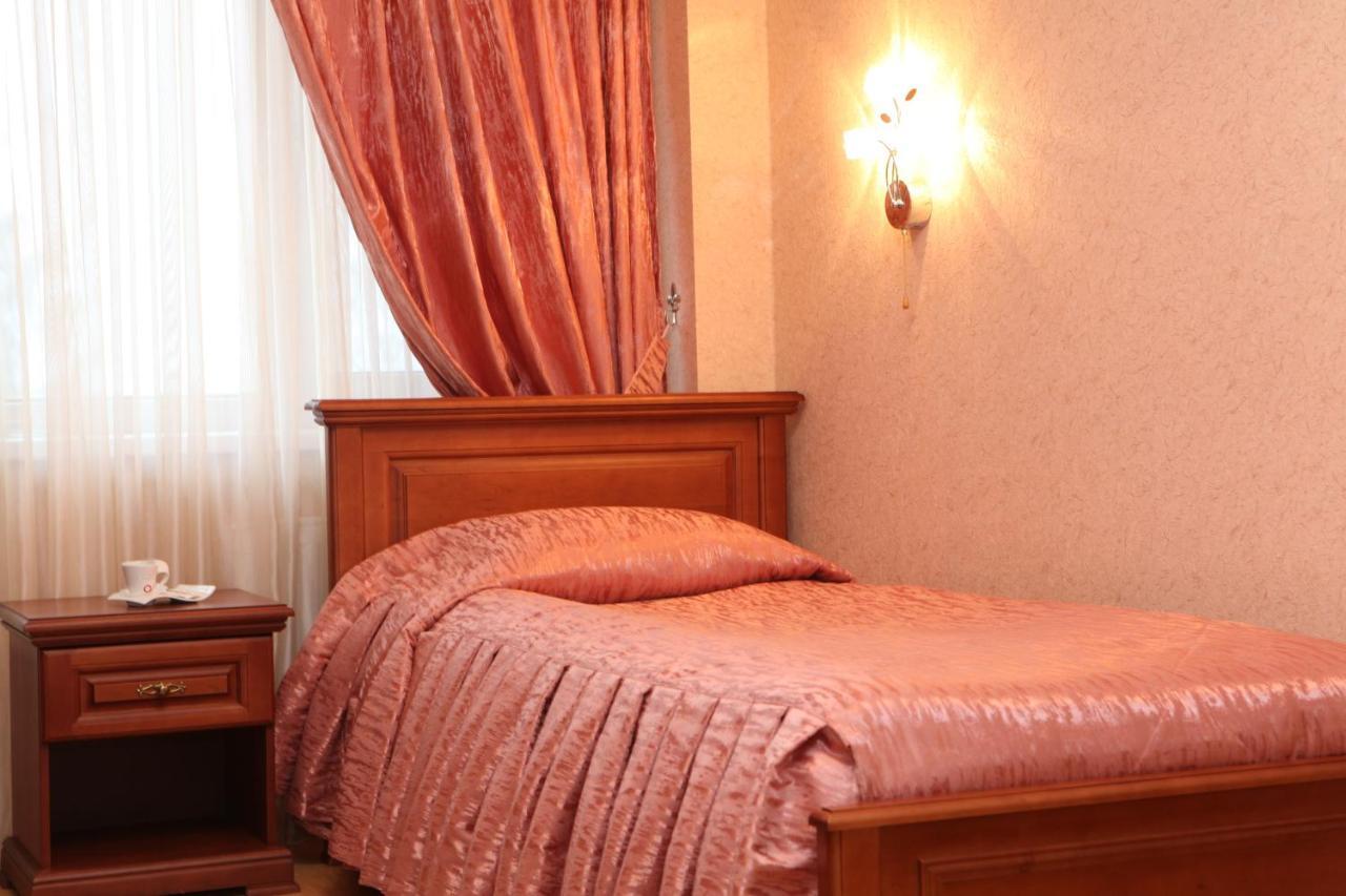 Olymp Hotel Uzhhorod Δωμάτιο φωτογραφία